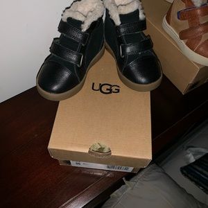 Toddler size 6 Uggs